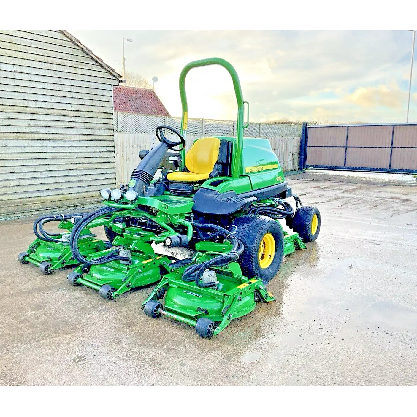 2016 JOHN DEERE 9009A 5 GANG POD WIDE AREA RIDE ON LAWN MOWER| 3701HOURS